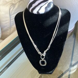 Elegant Silver Necklace with Geometric Pendant
